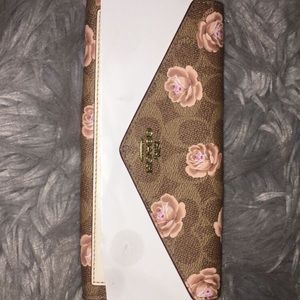 Coach wallet BRAND NEW WITH TAG.